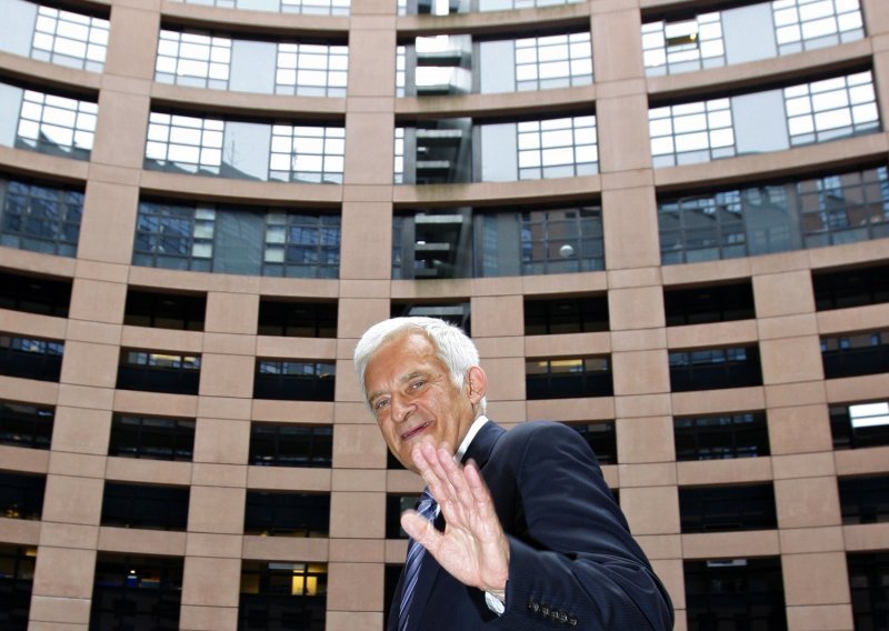 Buzek congratulates member states on completion of Croatia-EU talks