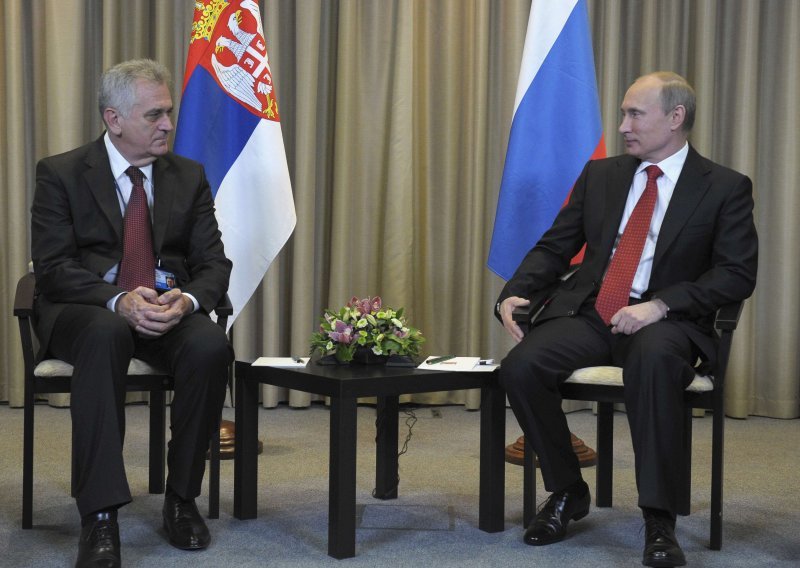 Putin obećao Nikoliću kredit od 800 milijuna dolara