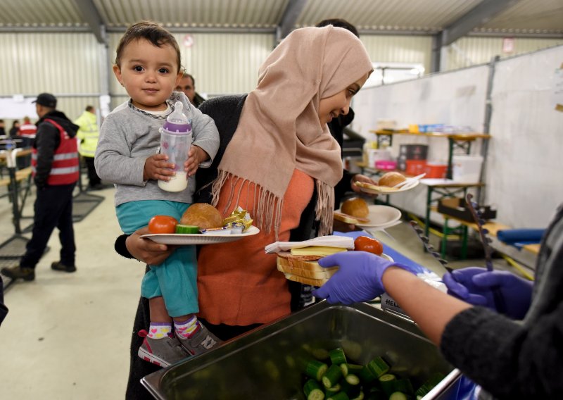 Njemačka u subotu počinje s protjerivanjem 200.000 lažnih izbjeglica