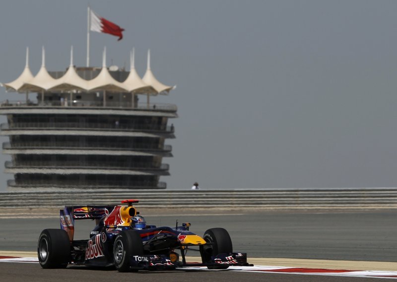 Vettelu prva startna pozicija, Schumi sedmi