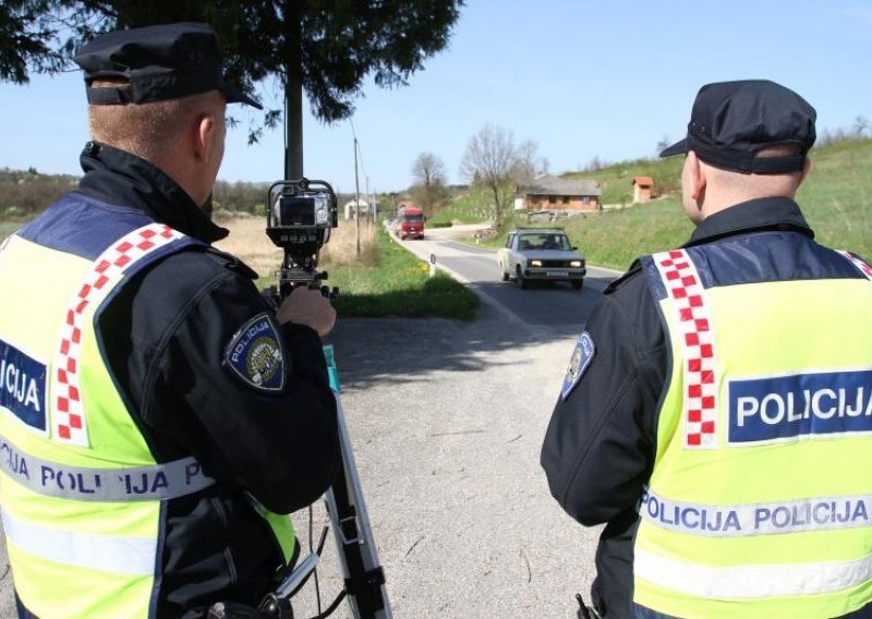 Optuženo 12 dalmatinskih policajaca koji su primali mito