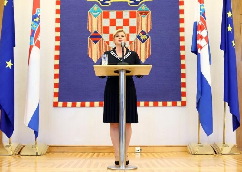 Tri ustavna stručnjaka protiv SDP-a: Predsjednica mora presjeći!