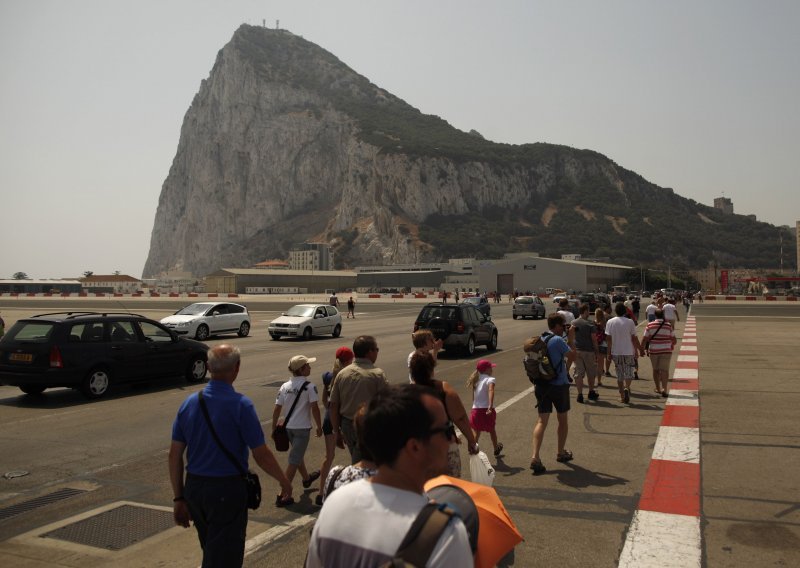 Britanski ratni brod stiže na Gibraltar!