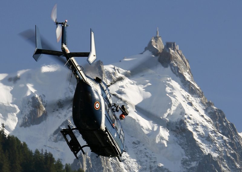 Oko 110 ljudi zarobljeno u žičari u francuskim Alpama