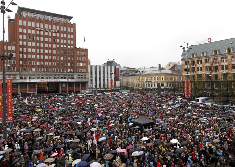 40.000 Norvežana usred Osla pjeva protiv Breivika