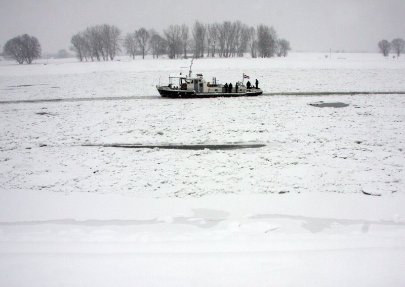 Brodski konvoji okovani ledom: Posade u opasnosti