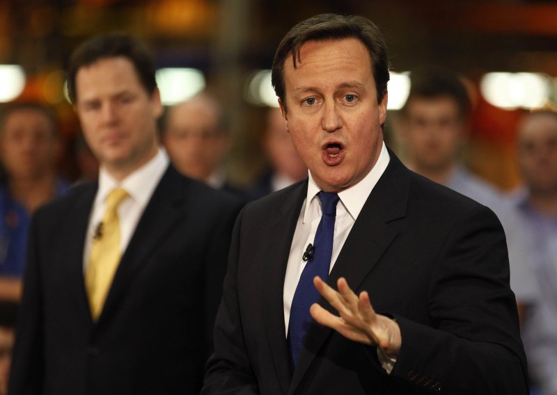 Cameron: Euro je prijelazni projekt