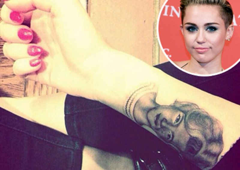 Kako izgleda baka na ruci Miley Cyrus?