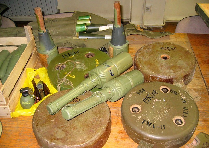 Četiri pronalaska oružja i bombi u jednom danu
