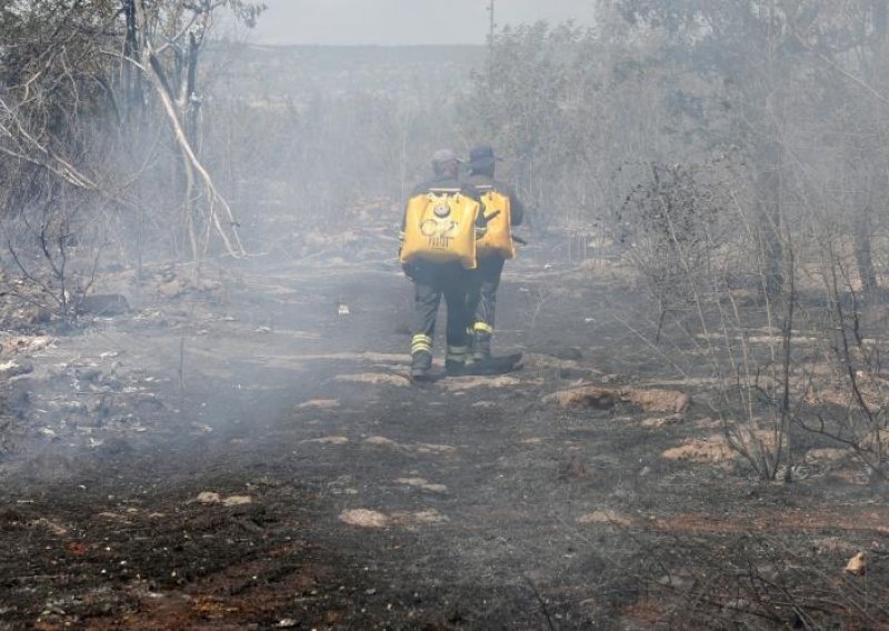 Šire se požari oko Trebinja, vatra prijeti selima