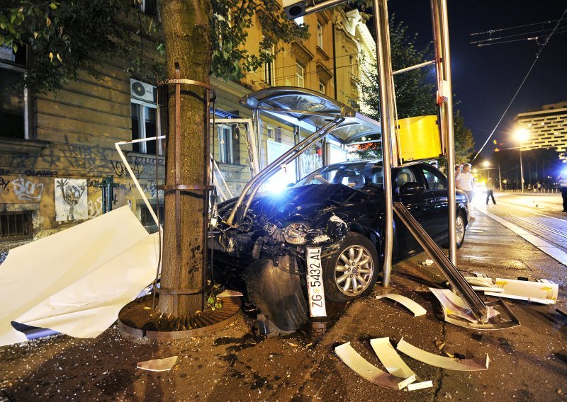 Četverostrukom sudaru kumovali alkohol i brzina