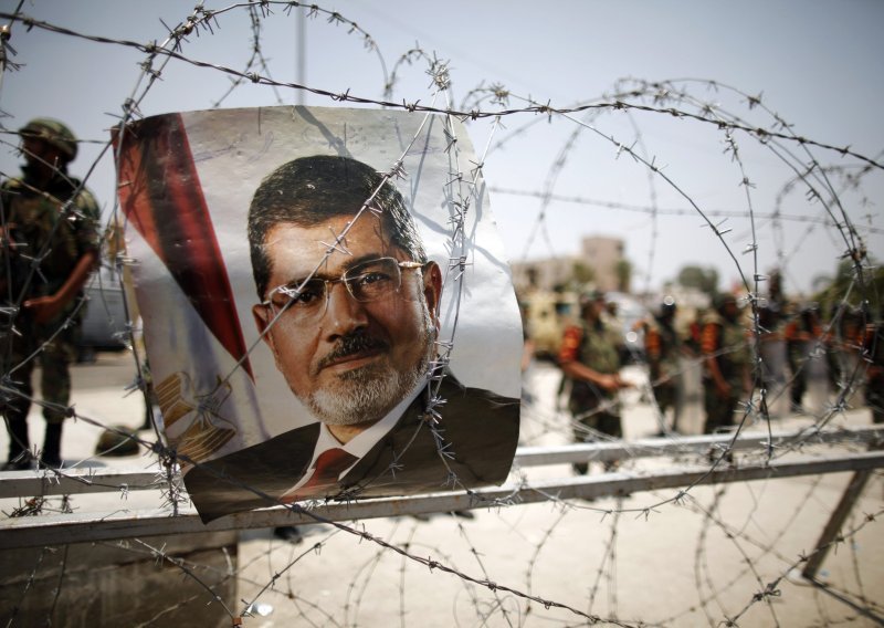 Mursi će se u zatvoru 'družiti' s Mubarakom