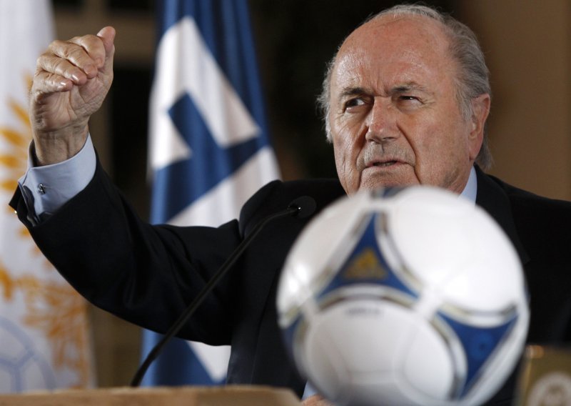 Pale maske moćnika: Platini oštro napao Blattera