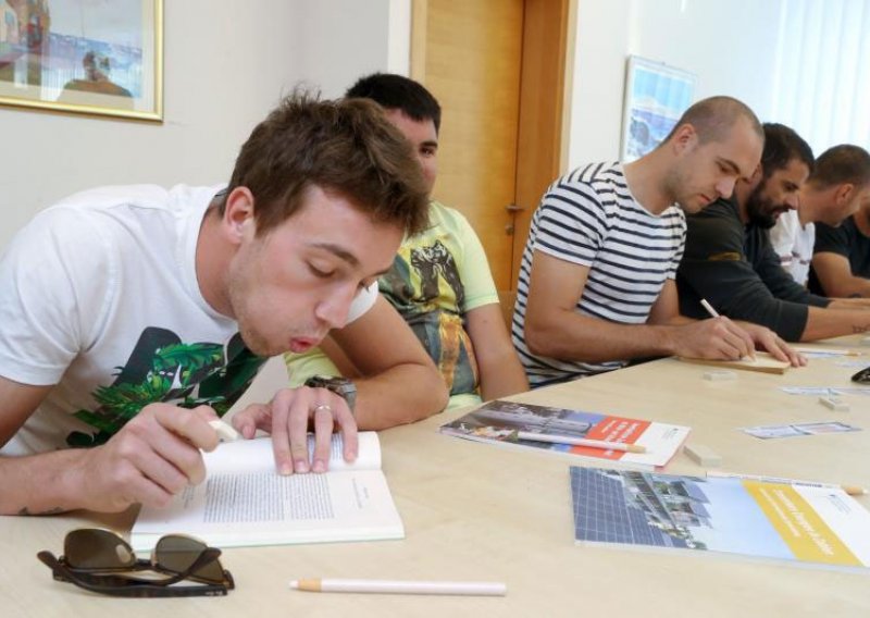 Hajdukovci brisali podcrtane knjige. Znate li zašto?