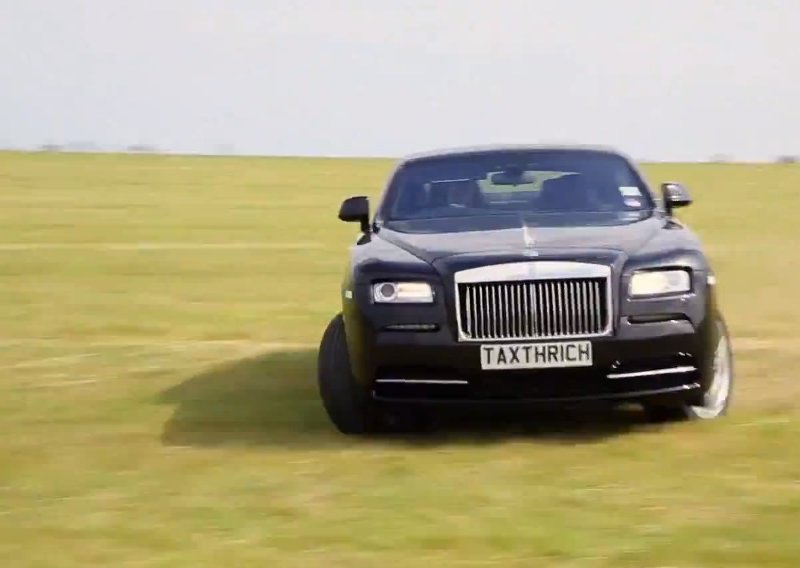 Rolls Royce Wraith + livada = luda zabava!