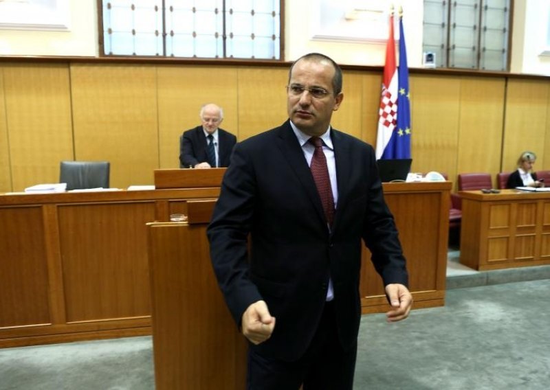 Ministar Miljenić: Nikome nismo ništa sakrili