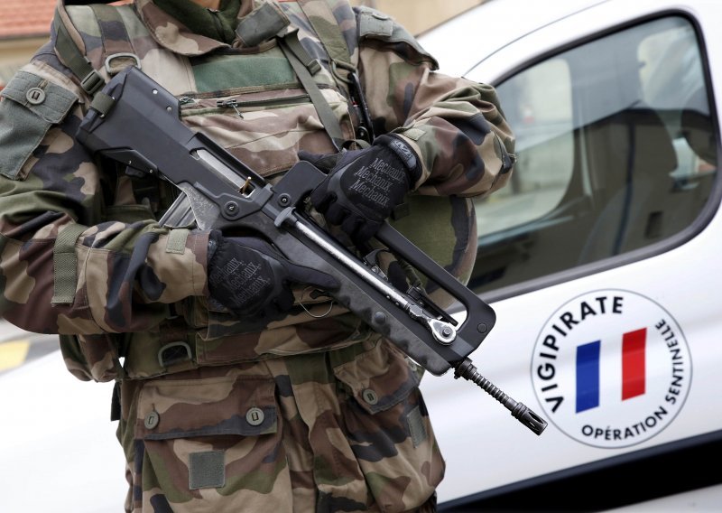 Evakuiran aerodrom u Toulouseu, vojska i policija patroliraju