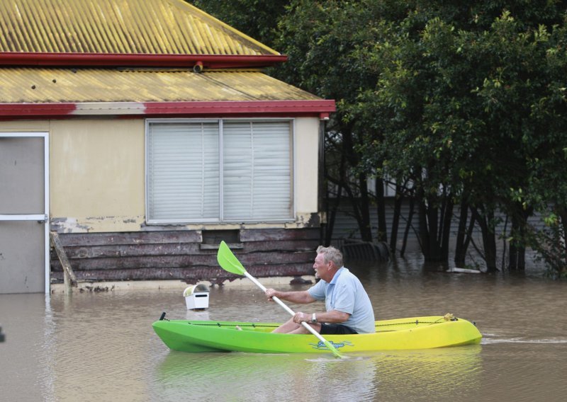 Tisuće Australaca bježe pred poplavama