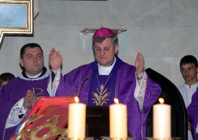 Biskup Košić povezao ćirilicu i Bušićev suicid