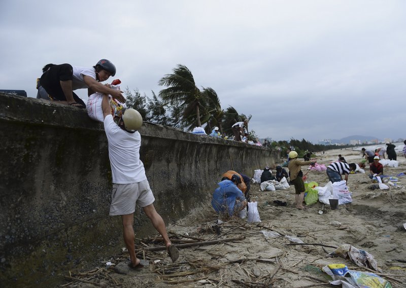 Nakon Filipina oslabljeni tajfun zahvatio Vijetnam