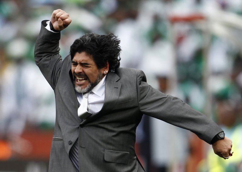 Maradona ipak dobio nogom u tur