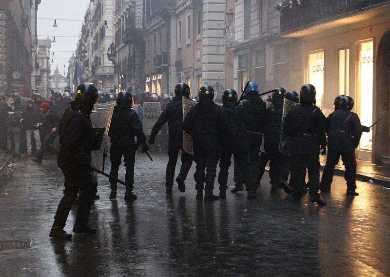 Studenti prosvjeduju u Rimu i Londonu