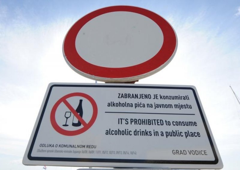 Oprez! Vodice kažnjavaju konzumaciju alkohola na javnom mjestu
