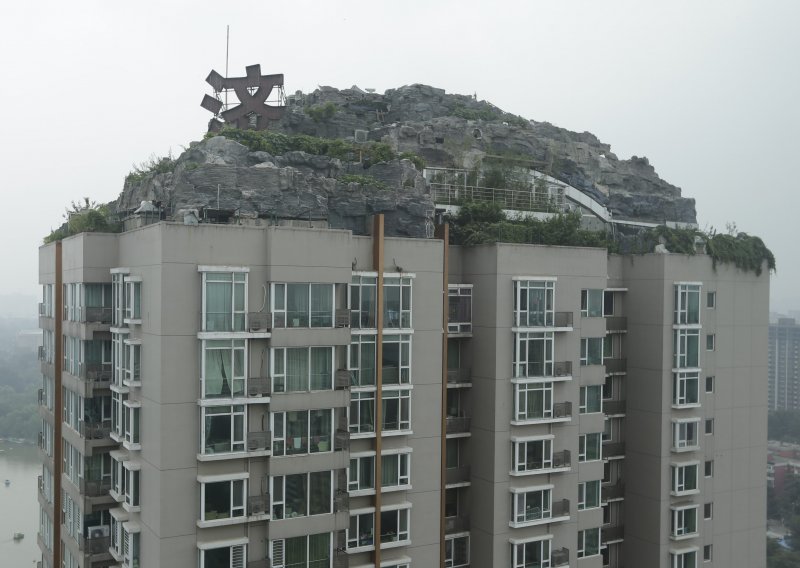 Kinez mora srušiti brdo koje je izgradio na vrhu nebodera