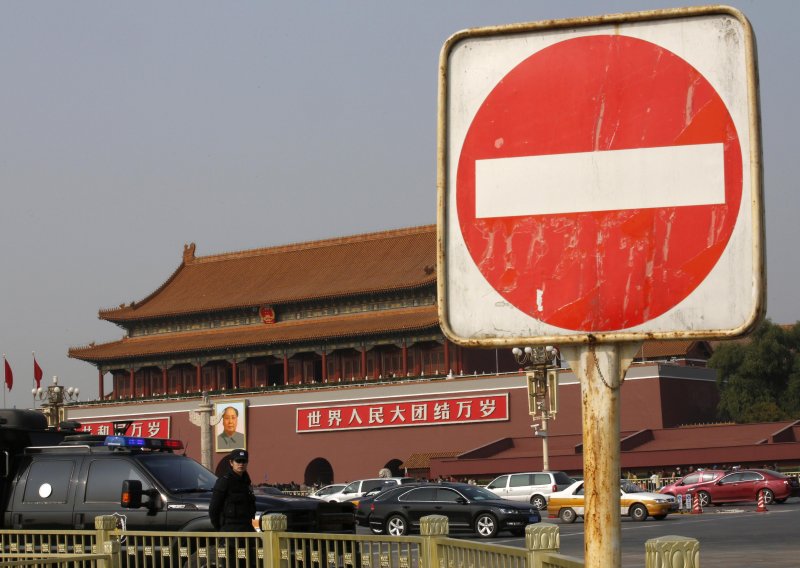Privedeni osumnjičeni za napad na Tiananmenu
