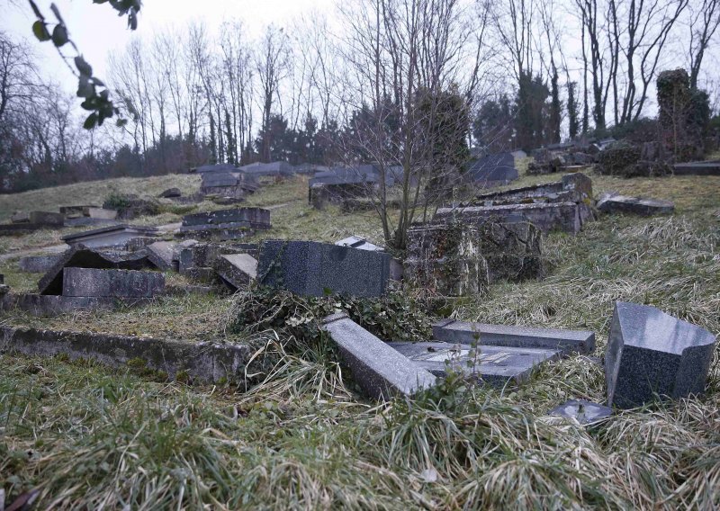 Za teško oskvrnuće židovskog groblja krivi maloljetnici