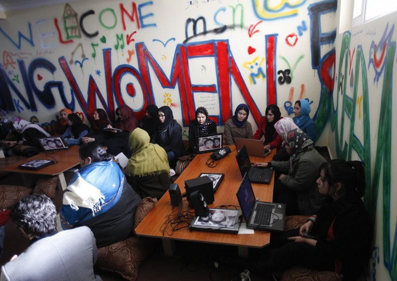 U Kabulu otvoren prvi internetski kafić samo za žene