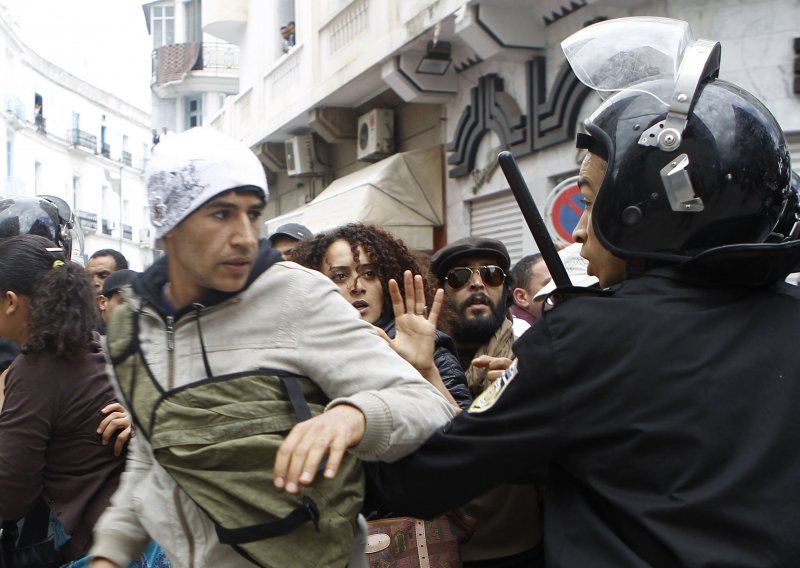 Tunižani prosvjeduju protiv islamističke vlade