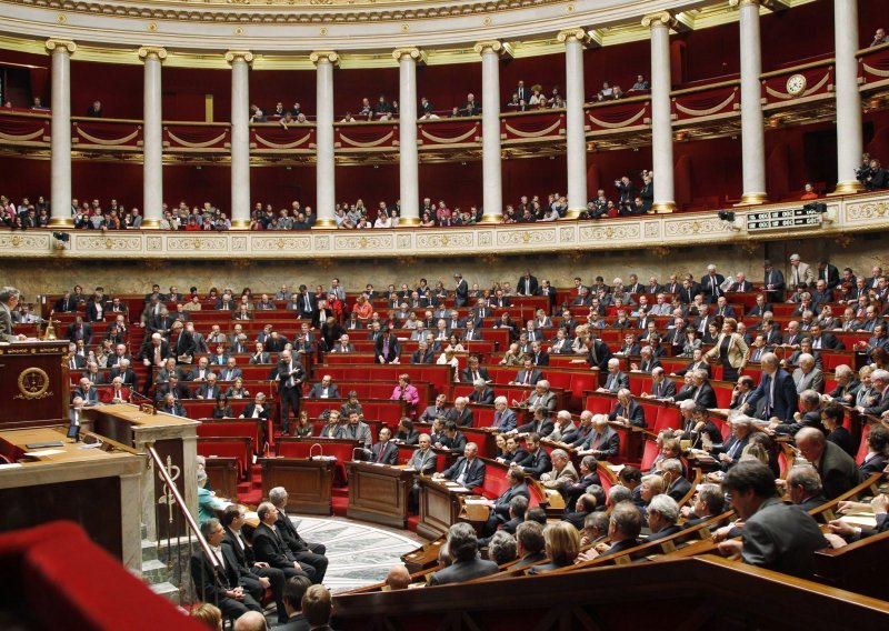 Potpredsjednik francuskog parlamenta podnio ostavku