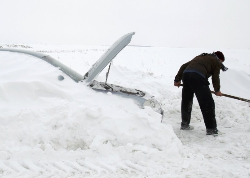 Snijeg zarobio vozače u Hercegovini