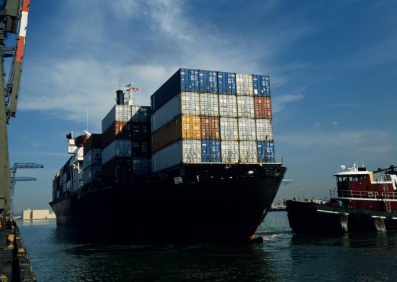 Nastavljen brži pad uvoza od izvoza