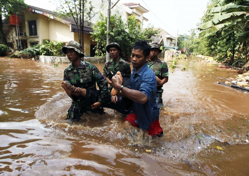 U potresu na Sumatri oštećeno 200.000 kuća