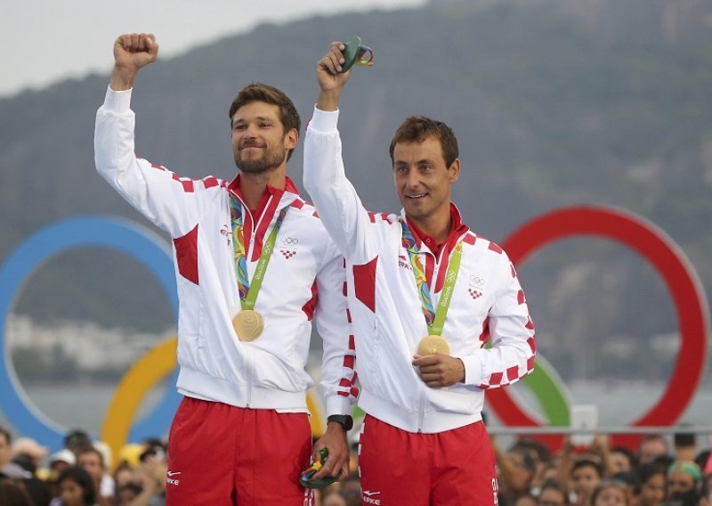 Pogledajte kako hrvatskom dvojcu stoje zlatne medalje oko vrata!