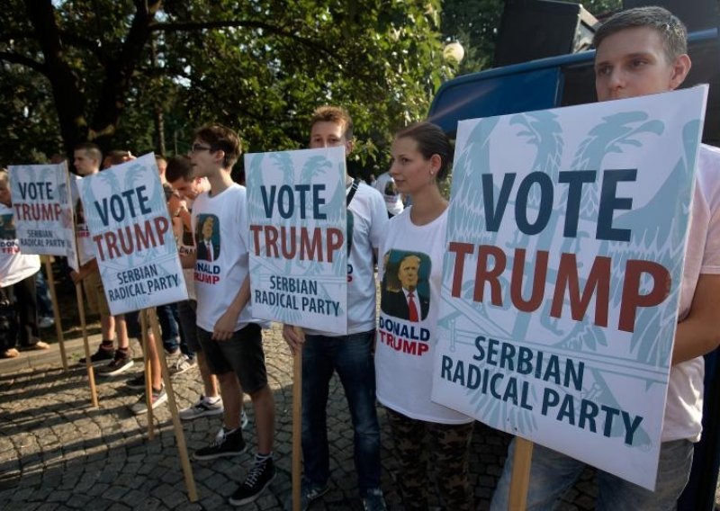 Amerikanci iznenađeni: Bidena u Srbiji dočekali obožavatelji Trumpa!