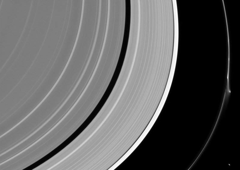 Misteriozno tijelo poremetilo Saturnov prsten