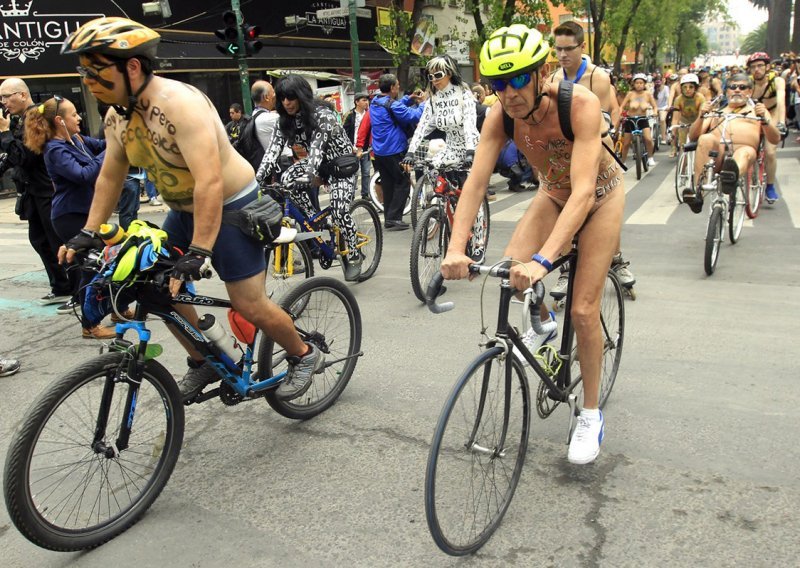 Biciklisti podizali svijest sugrađana golotinjom
