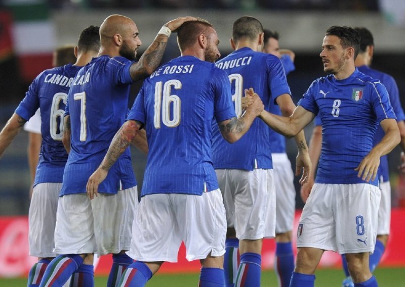 De Rossi krasno zabio, Talijanima pobjeda uoči Eura