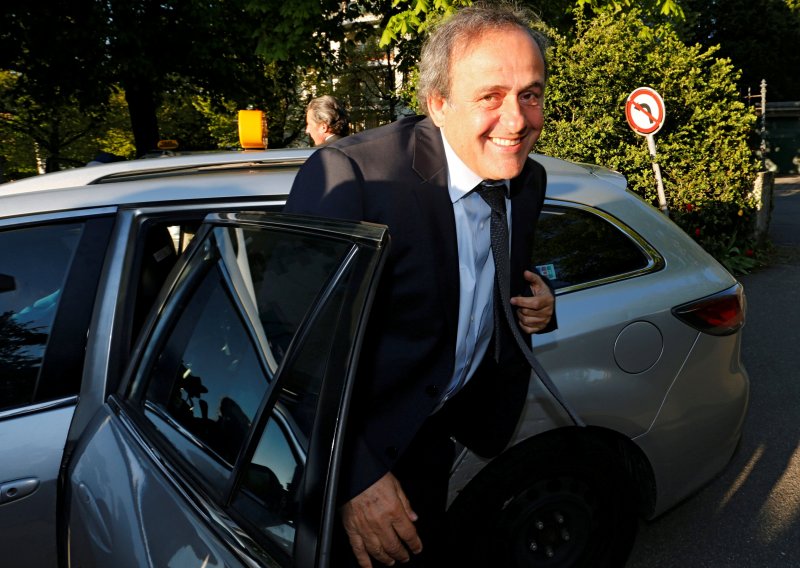 Platiniju smanjena suspenzija; odmah je podnio ostavku kao predsjednik UEFA-e