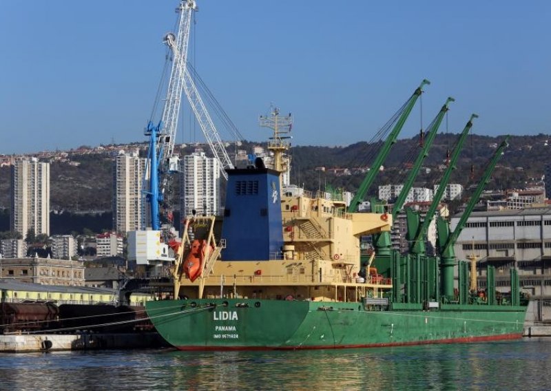 Riječka luka 'prešišala' prošlogodišnje brojke, prekrcali 9,4 milijuna tona tereta