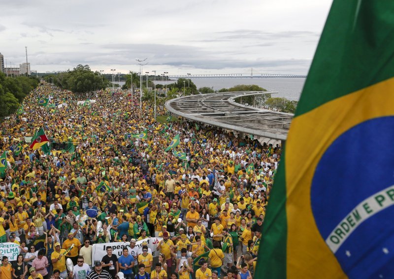 Neviđeni prosvjedi protiv predsjednice u Brazilu