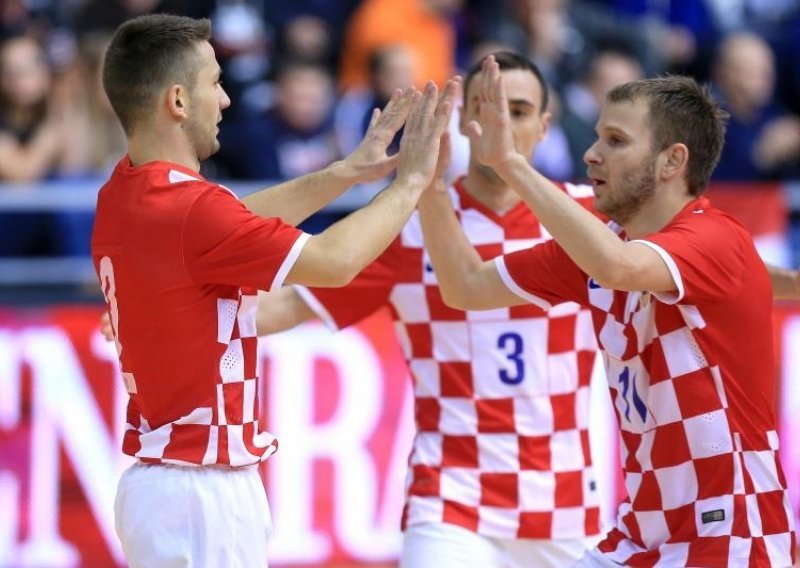 Hrvatska nakon debakla traži iskupljenje u Beogradu