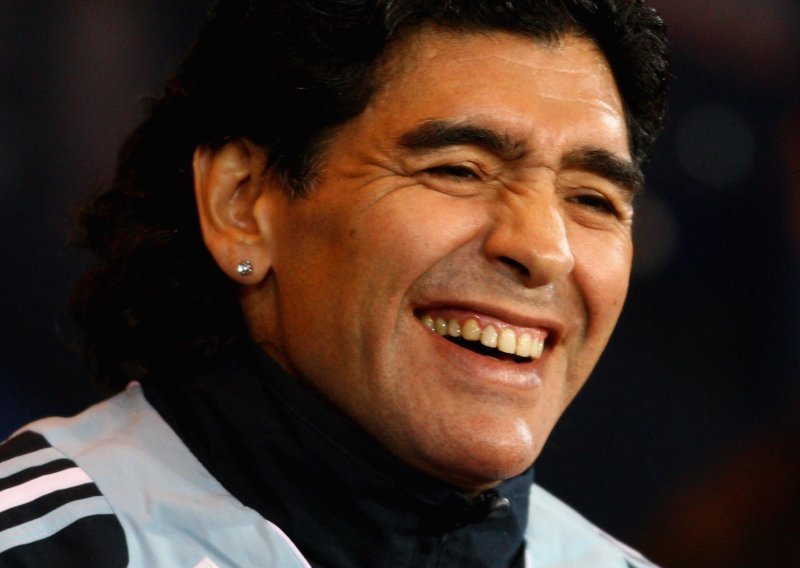 Maradona: Pele je nevinost izgubio sa starcem