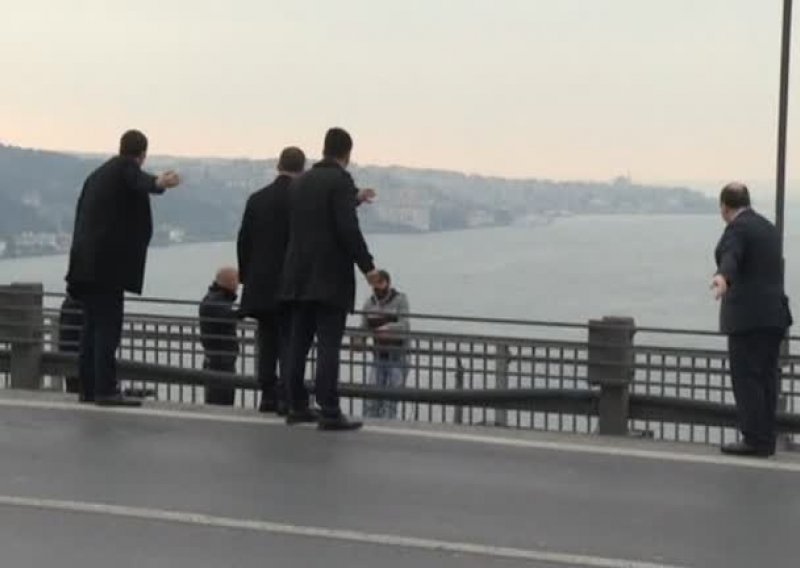 Turski predsjednik Erdogan spasio samoubojicu