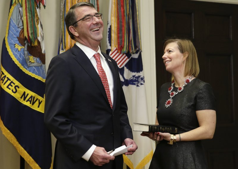 Carter prisegnuo kao novi američki ministar obrane