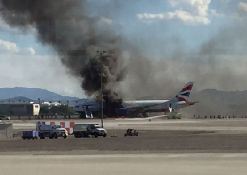 Spektakularna evakuacija gorućeg aviona u Las Vegasu