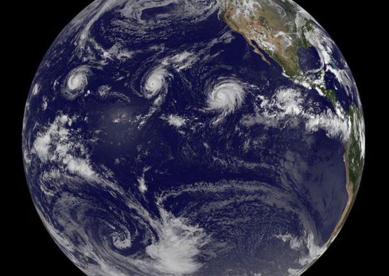 Prvi put u povijesti formirala se tri jaka uragana istovremeno!